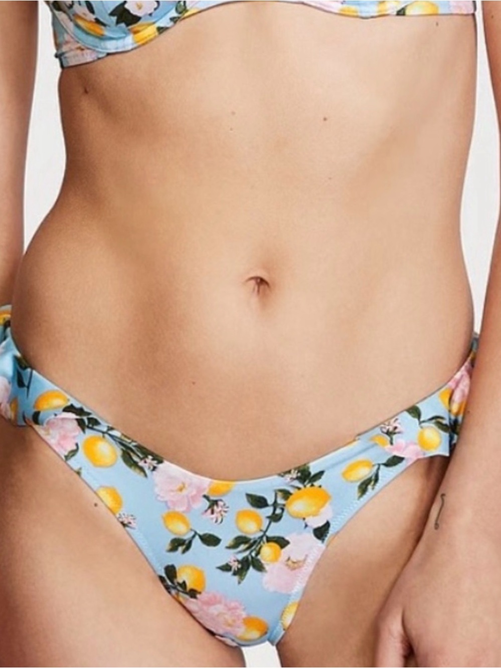 NEW! Victoria’s Secret Light Blue Ruffle Lemon-Print Bikini Bottom size small